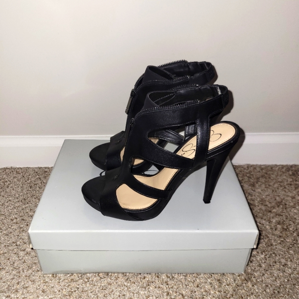 Jessica Simpson black Carmyne size 8